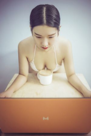 朱莉第一次_视频大全成人直接看